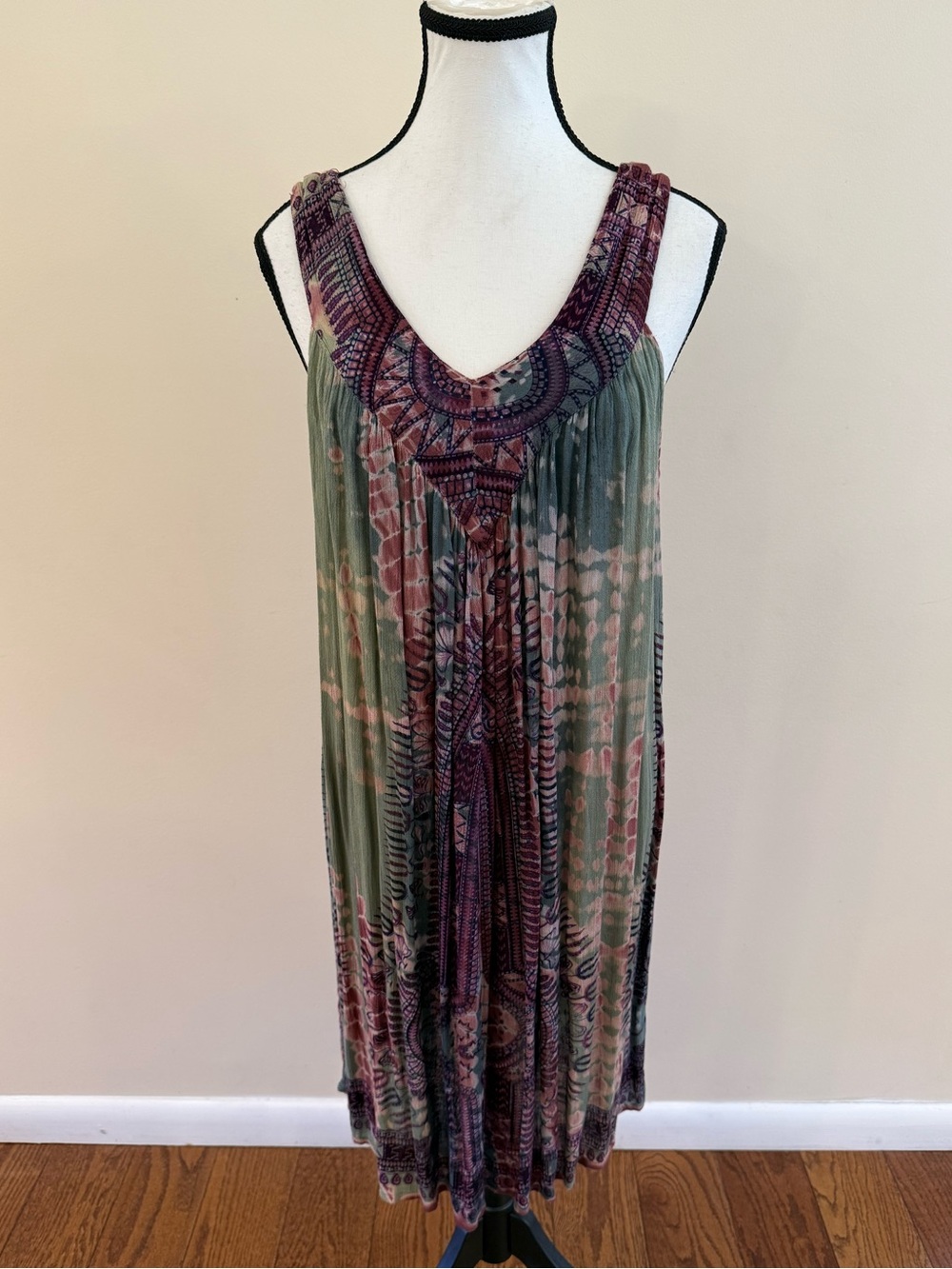 Ingear Sleeveless V-Neck Printed Midi Dress in Olive and Plum - one size